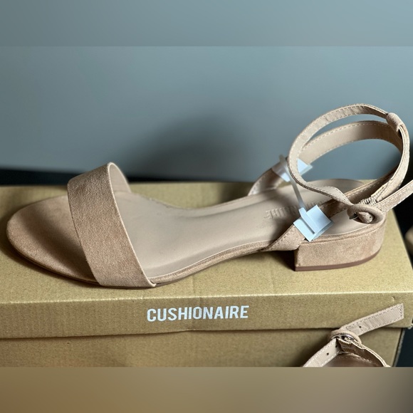 Cushionaire Women's Nila one band low block heel sandal (Wide) - Picture 3 of 4
